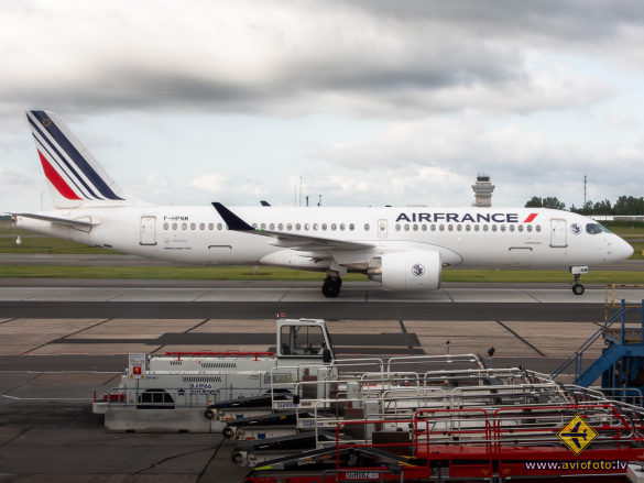 Airbus A220-300