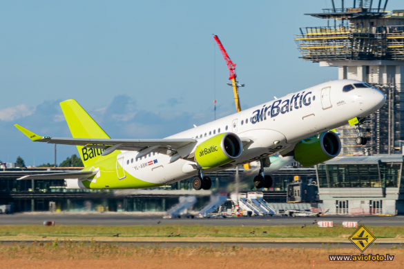 Airbus A220-300