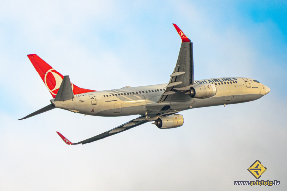 Boeing 737-8F2