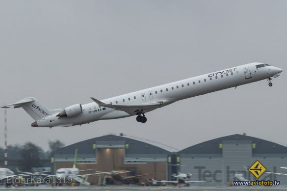 Bombardier CRJ-1000EL NG (CL-600-2E25)