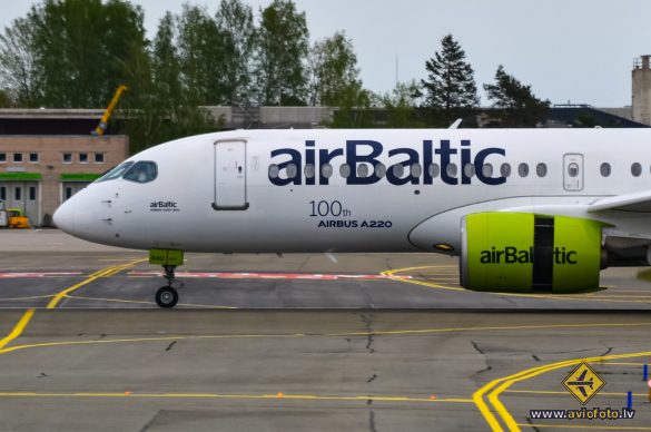 Airbus A220-300