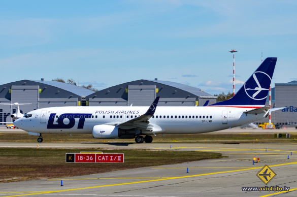 Boeing 737-89P