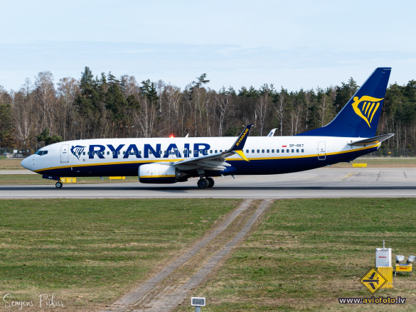 Boeing 737-8AS