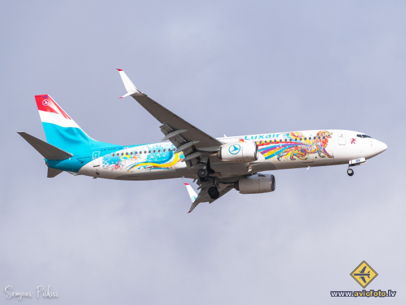 Boeing 737-8C9