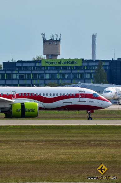 Airbus A220-300