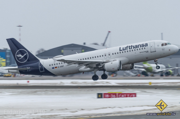 Airbus A320-211