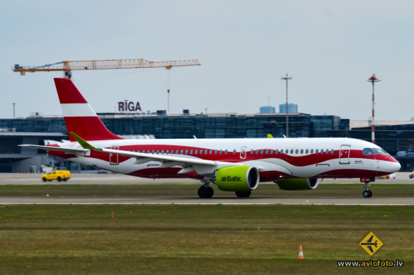 Airbus A220-300
