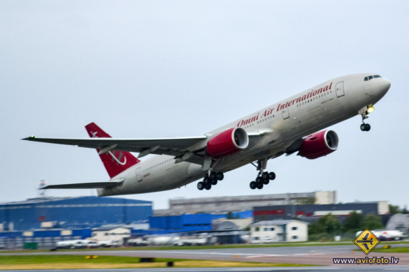 Boeing 777-2U8/ER