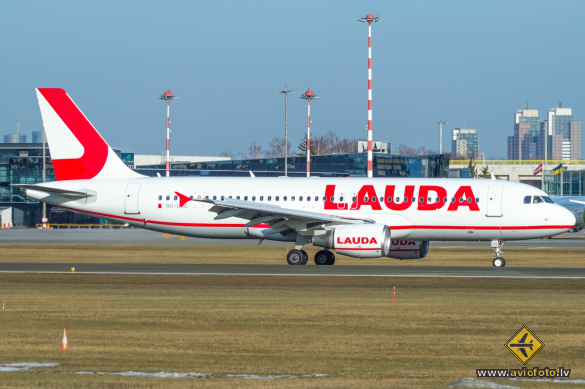 Airbus A320-214