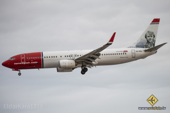 Boeing 737-8JP
