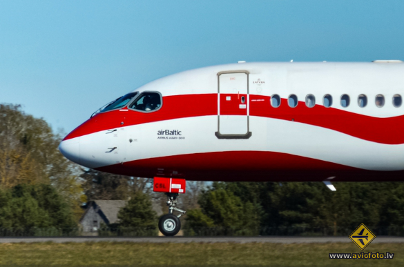Airbus A220-300