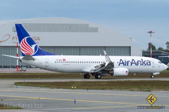 Boeing 737-8S3