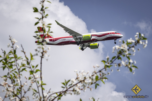 Airbus A220-300
