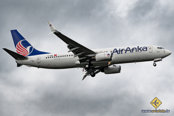 Boeing 737-8S3