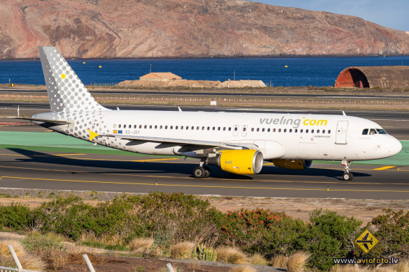 Airbus A320-214