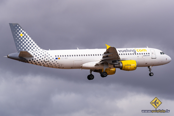 Airbus A320-214