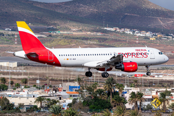 Airbus A320-214