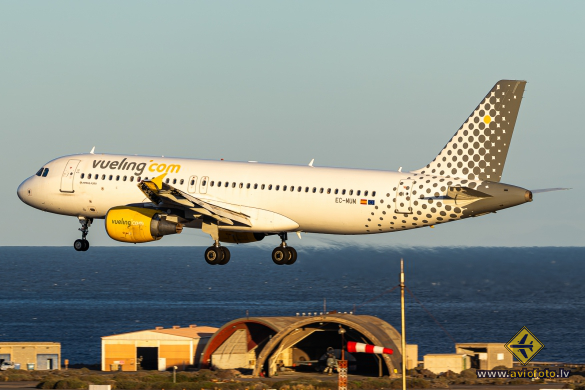 Airbus A320-214