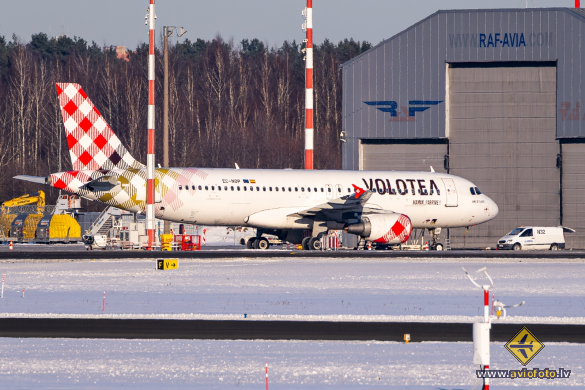 Airbus A320-214