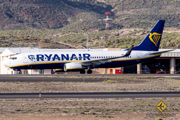 Boeing 737-8AS