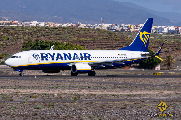 Boeing 737-8AS