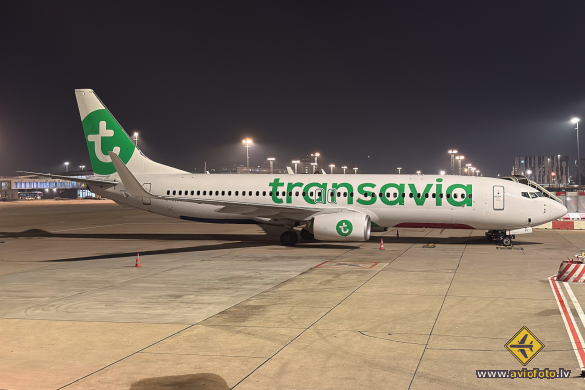 Boeing 737-8K2
