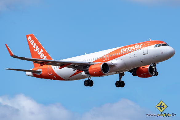 Airbus A320-214