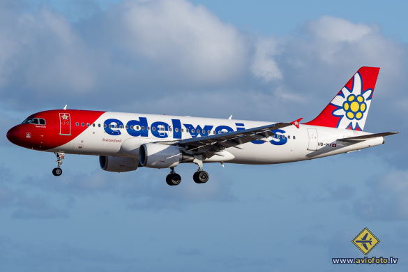 Airbus A320-214