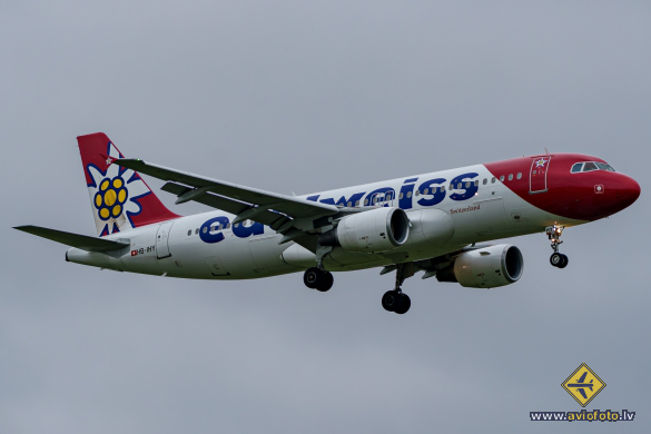 Airbus A320-214