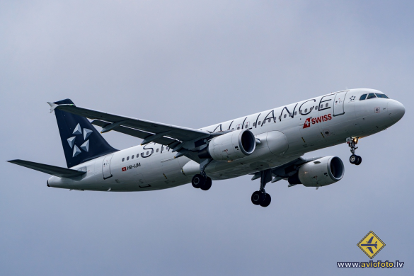 Airbus A320-214