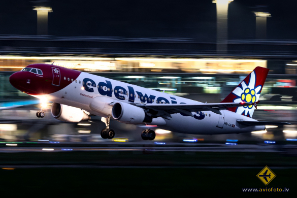 Airbus A320-214