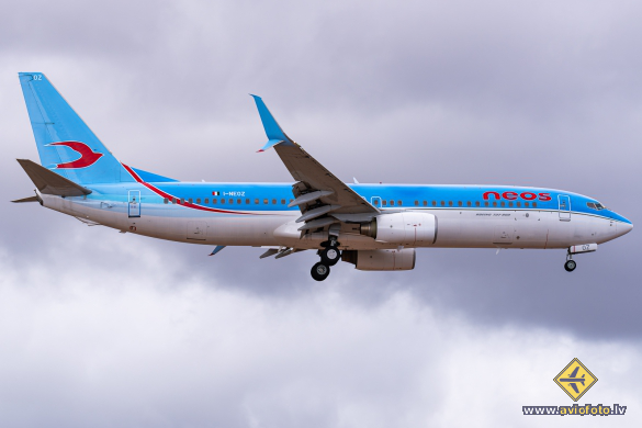 Boeing 737-86N