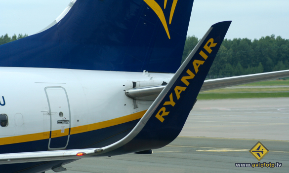 Boeing 737-8AS