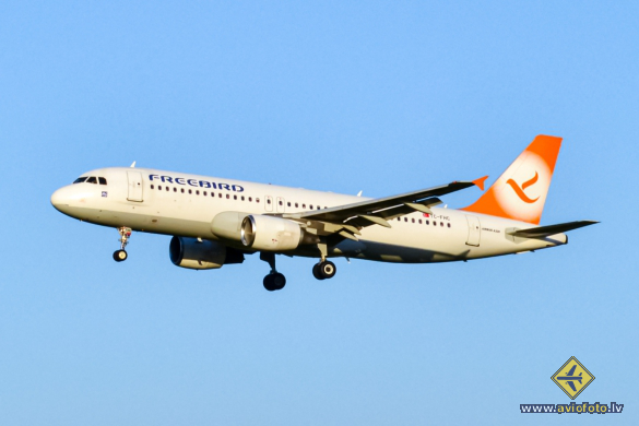 Airbus A320-214