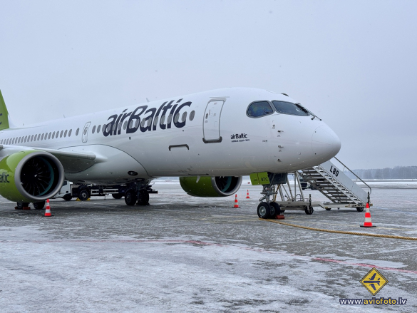 Airbus A220-300