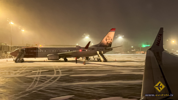 Boeing 737-8JP
