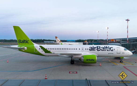 Airbus A220-300