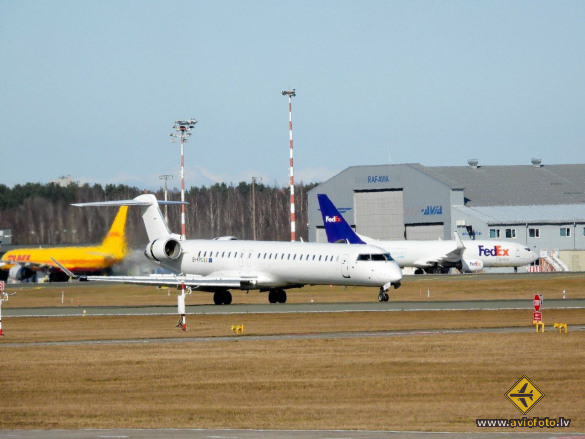 Bombardier CRJ-900LR (CL-600-2D24)