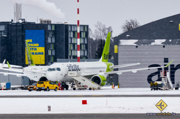 Airbus A220-300