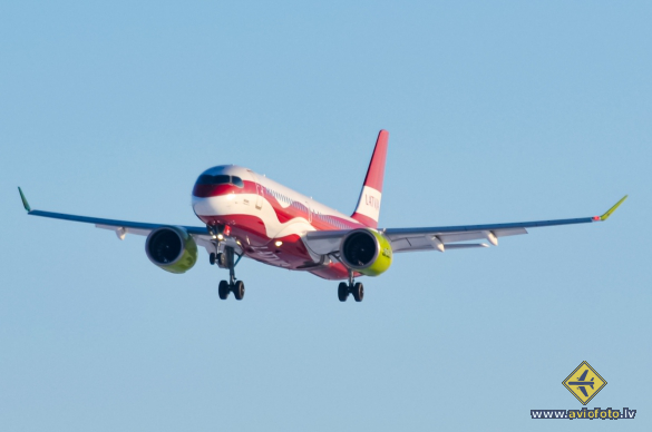 Airbus A220-300