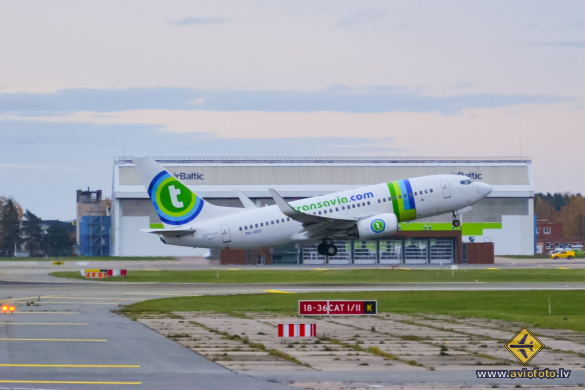 Boeing 737-7K2
