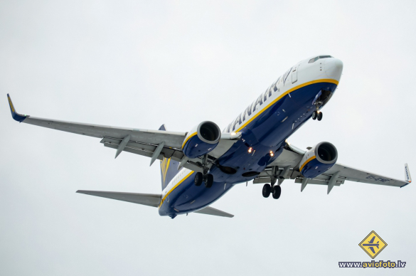 Boeing 737-8AS