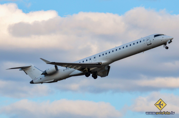 Bombardier CRJ-900LR (CL-600-2D24)