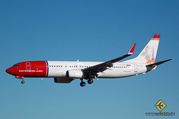 Boeing 737-86N