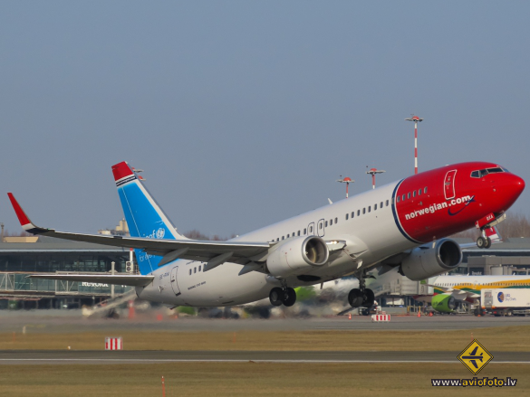 Boeing 737-84P