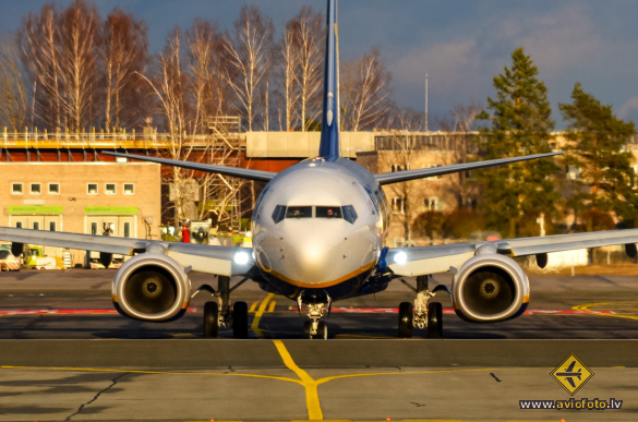 Boeing 737-8AS