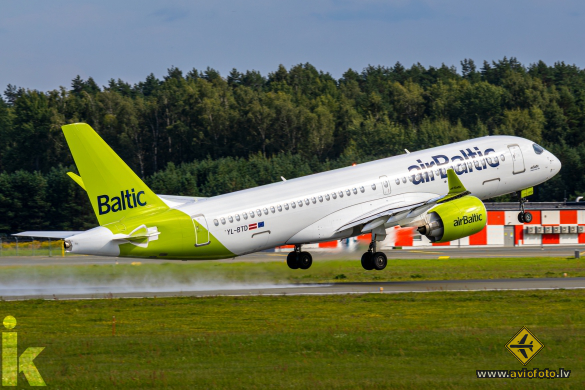 Airbus A220-300