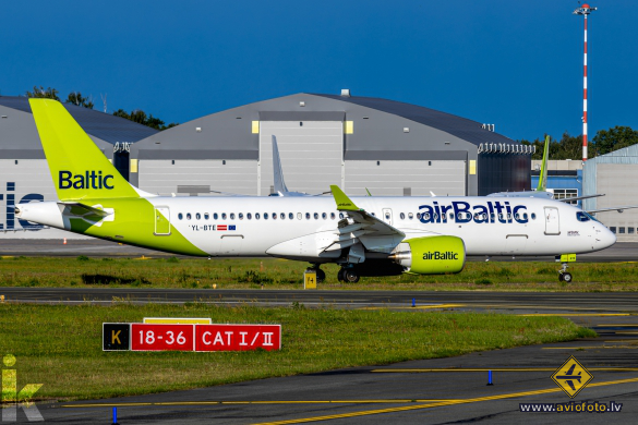 Airbus A220-300
