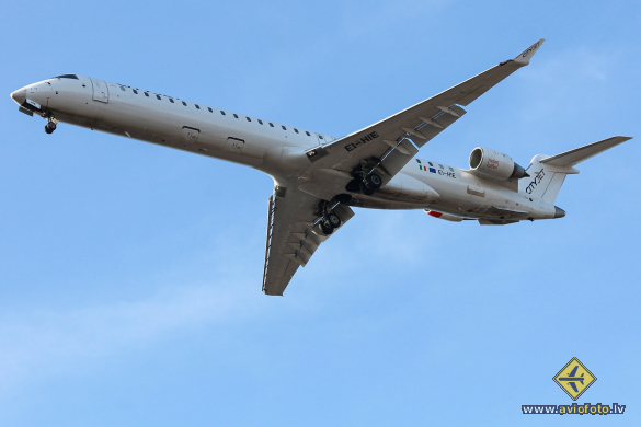 Bombardier CRJ-1000EL NG (CL-600-2E25)