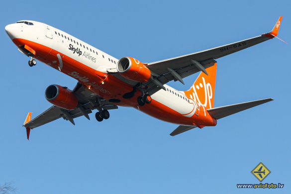 Boeing 737-8BK